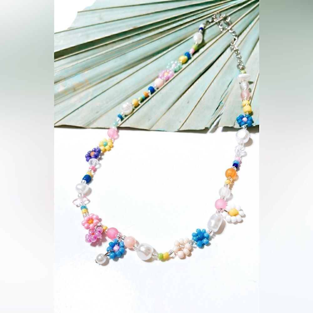 Beaded  floral  necklace  #251 - Picture 3 of 4